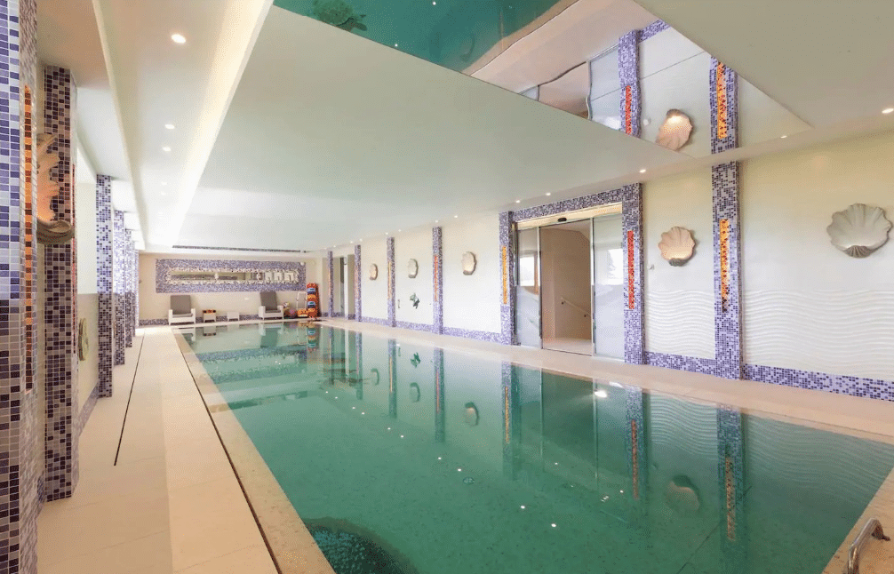 A 7 BEDROOM WITH PRIVATE POOL CHALET