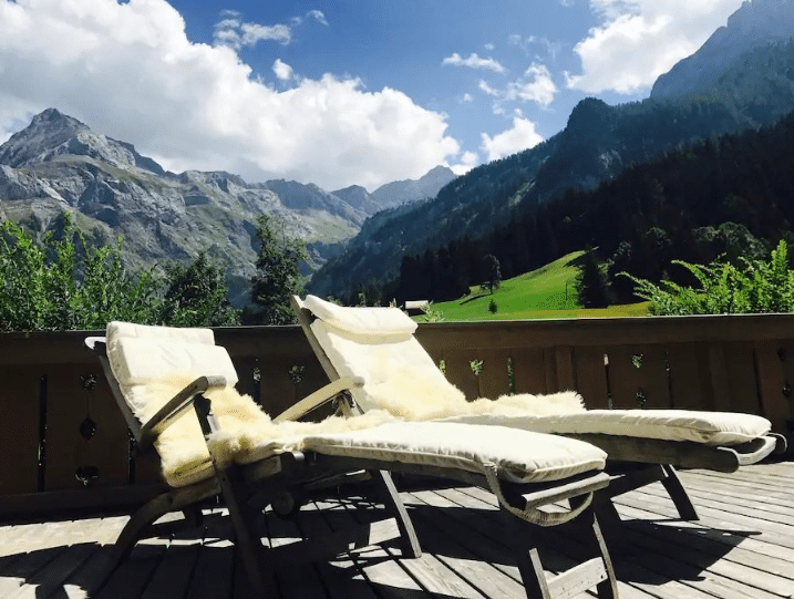 COZY SCENIC FAMILY CHALET NEAR GSTAAD & GLACIER