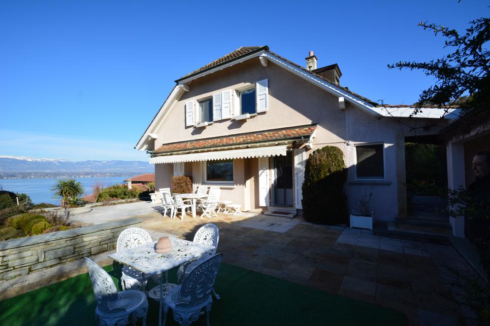CHARMING HOUSE OVERLOOKING THE JURA MOUNTAINS